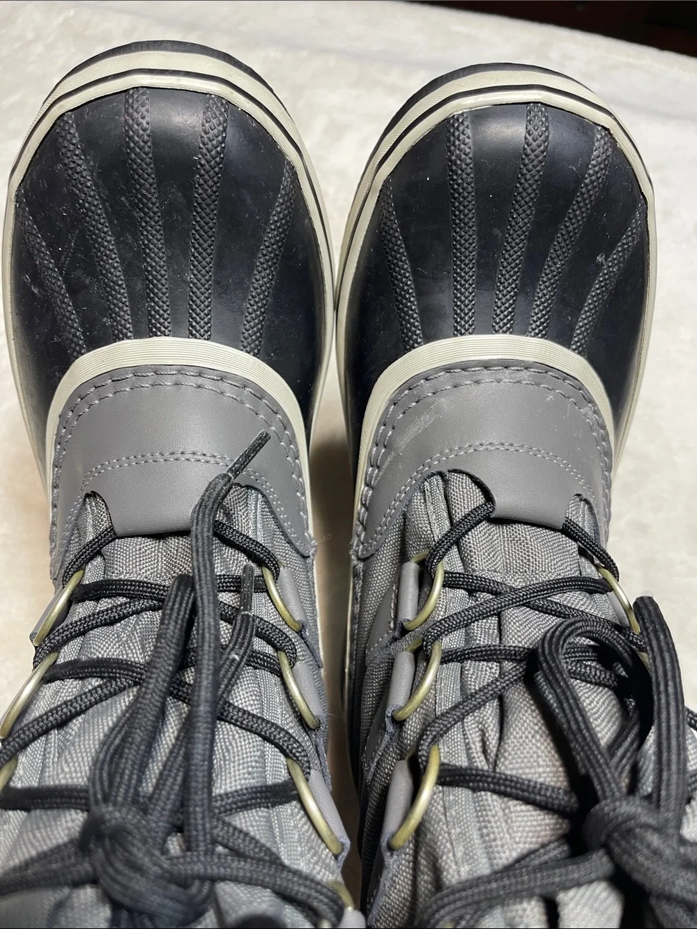 Sorel Gray and Black Waterproof Sherpa-Lined Lace-Up Boots Size 9 women’s
